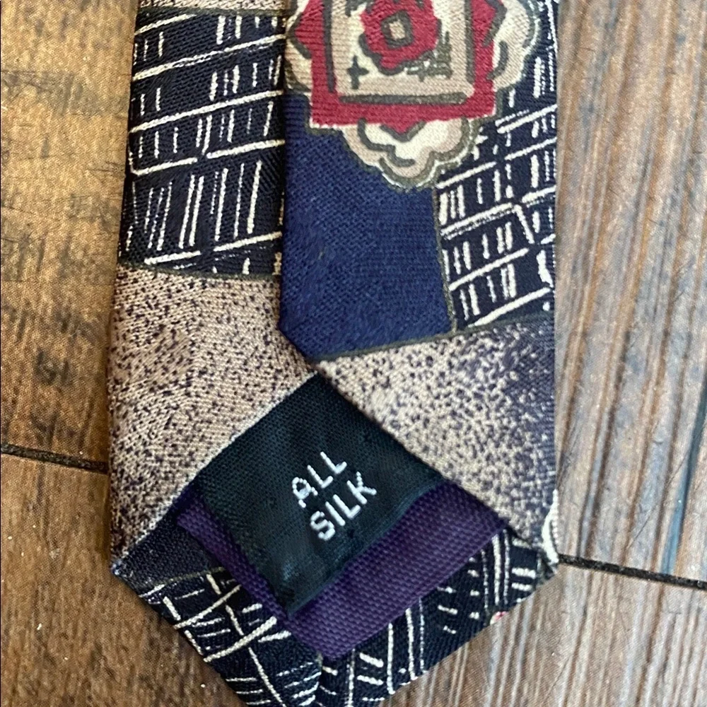❤️Tom James 100% Silk Elegant Blue and Red Patterned Tie